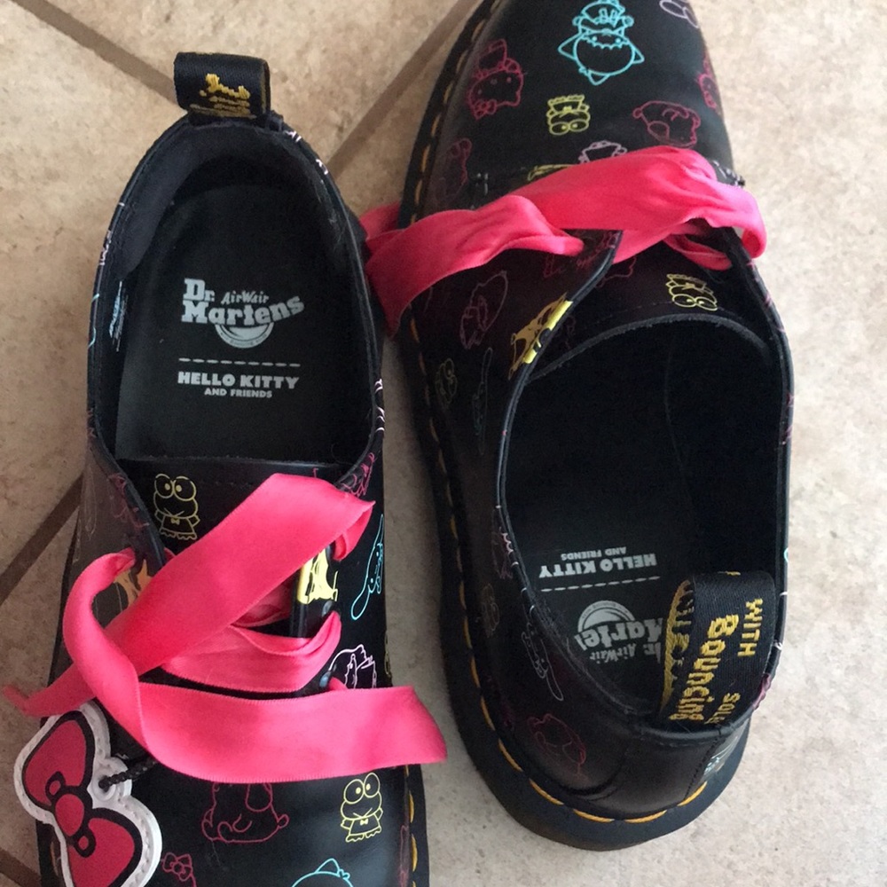Doc Martins X Hello Kitty Size 8 Worn Less Than 5… - image 3